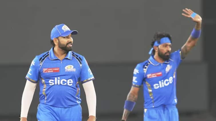 hardik pandya can be removed from mumbai indians captaincy claims former indian cricketer manoj tiwary virender sehwag ipl 2024 IPL 2024 के बीच हार्दिक पांड्या से छिन सकती है कप्तानी, सहवाग के सामने पूर्व दिग्गज ने किया दावा