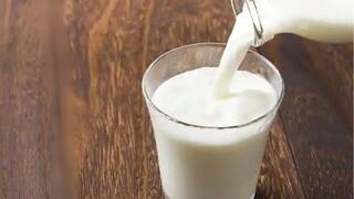Right time to drink milk: ਕੀ ਹੈ ਦੁੱਧ ਪੀਣ ਦਾ ਸਹੀ ਸਮਾਂ? ਮਾਹਿਰਾਂ ਤੋਂ ਜਾਣੋ ਹੈਰਾਨ ਕਰਨ ਵਾਲੇ ਤੱਥ