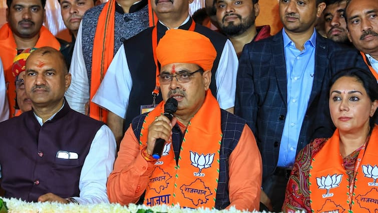 CP Joshi files nomination BJP Rajendra Rathore targets Congress Lok Sabha Election 2024 ann राजेंद्र राठौड़ बोले, 'सीपी भाई आप लकी हैं आपकी लाल बत्ती पक्की', कांग्रेस पर साधा निशाना