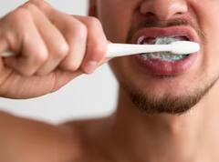 Health Tips: ਇਹ ਹੈ ਬੁਰਸ਼ ਕਰਨ ਦਾ ਸਹੀ ਤਰੀਕਾ, ਨਹੀਂ ਤਾਂ ਸਮੇਂ ਤੋਂ ਪਹਿਲਾਂ ਟੁੱਟ ਜਾਣਗੇ ਦੰਦ