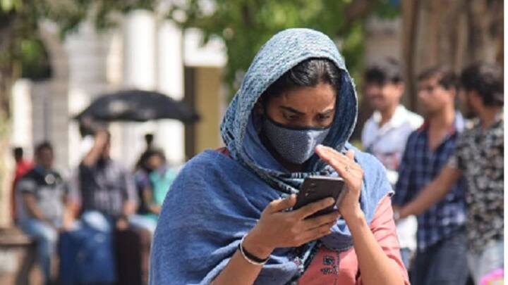 আবহাওয়া দফতরের পূর্বাভাস,  আগামী ৪ থেকে ৫ দিনের  মধ্যে দক্ষিণবঙ্গের জেলাগুলিতে দিনের তাপমাত্রা আগামী ৪ দিনে আরও ২-৩ ডিগ্রি বেড়ে যেতে পারে।