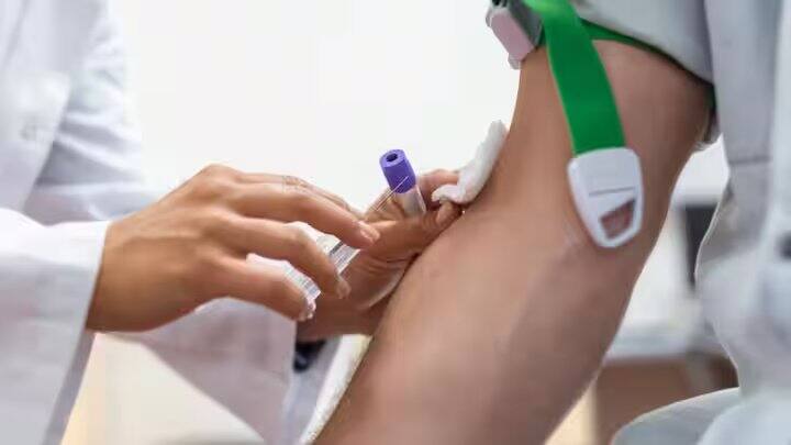 આ સંશોધન 1 લાખ 69 હજાર લોકો પર કરવામાં આવ્યું હતું. જેમાં તેના બ્લડ સેમ્પલ લેવામાં આવ્યા છે. આ સંશોધનમાં સામેલ લોકોને ક્યારેય હ્રદયની બીમારી નહોતી. જેમાંથી 6 મહિનામાં 420 લોકોને હાર્ટ એટેક આવ્યો હતો.