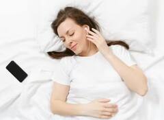 Cancer Risk: ਸਿਰਹਾਣੇ ਕੋਲ ਰੱਖ ਕੇ ਸੌਂਦੇ ਹੋ ਫੋਨ ਤਾਂ ਇਸ ਗੰਭੀਰ ਬਿਮਾਰੀ ਦਾ ਹੋ ਸਕਦਾ ਖਤਰਾ