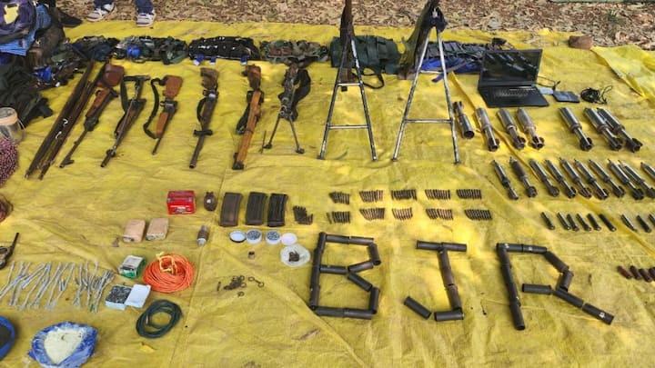 आईजी ने बताया कि गंगालूर थाना क्षेत्र के लेन्द्रा और कोरचोली के जंगल में माओवादी संगठन के पीएलजीए कंपनी नंबर-2 के और पश्चिम बस्तर डिवीजन कमेटी में सक्रिय नक्सलियों की मौजूदगी की सूचना थी. करीब 50 की संख्या में नक्सली इस जंगल में बैठक कर रहे थे. बताया जा रहा है कि इस बैठक में सीनियर माओवादी लीडर लेंगु, पापा राव और तेलंगाना, सुकमा, बीजापुर में सक्रिय कई बड़े नक्सलियों की भी मौजूदगी थी.