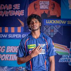 प्रशिक्षकानं तो चेंडू पाहिला अन् थेट कोहलीच्या विकेटचा डाव टाकला; सिद्धार्थने दिलेला शब्द पूर्ण केला!