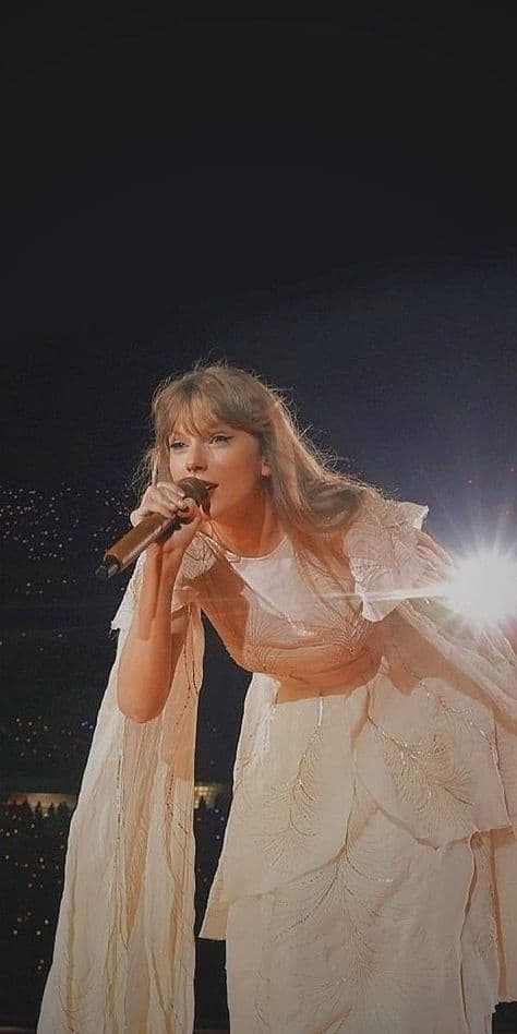 ਪਰ ਇਸ ਸੂਚੀ 'ਚ ਮੁਕੇਸ਼ ਅੰਬਾਨੀ ਹੀ ਅਜਿਹੇ ਹਨ, ਜਿਨ੍ਹਾਂ ਦਾ ਨਾਂ ਦੁਨੀਆ ਦੇ ਟਾਪ-10 ਅਮੀਰਾਂ ਦੀ ਸੂਚੀ 'ਚ ਸ਼ਾਮਲ ਹੈ। ਮੁਕੇਸ਼ ਅੰਬਾਨੀ ਦੀ ਕੁੱਲ ਜਾਇਦਾਦ ਲਗਭਗ 116 ਬਿਲੀਅਨ ਡਾਲਰ ਹੈ। ਗੌਤਮ ਅਡਾਨੀ ਭਾਰਤ ਦੇ ਦੂਜੇ ਸਭ ਤੋਂ ਅਮੀਰ ਵਿਅਕਤੀ ਬਣ ਗਏ ਹਨ। ਫੋਰਬਸ ਦੀ ਸੂਚੀ 'ਚ ਉਸ ਦਾ ਨਾਂ 17ਵੇਂ ਨੰਬਰ 'ਤੇ ਹੈ। ਉਸ ਦੀ ਕੁੱਲ ਜਾਇਦਾਦ 84 ਬਿਲੀਅਨ ਡਾਲਰ ਹੈ।