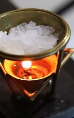 ঘরে কীভাবে কর্পূর জ্বালালে উবে যাবে সমস্যাও ?