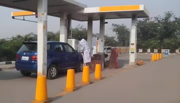 જો તમે ક્યારેય ટૉલ પ્લાઝા પર આવી ગેરવર્તણૂકનો સામનો કરો છો, તો તમે NHAI હેલ્પલાઈન નંબર 02672-252401, 252402 પર તેની ફરિયાદ કરી શકો છો.