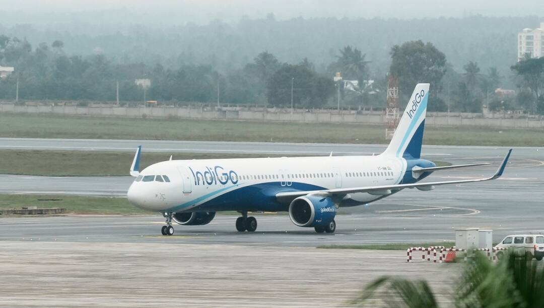 Child gets seat away from parents in Mumbai-bound IndiGo flight airlines reacts Viral: चेन्नई से मुंबई जाने वाली फ्लाइट में 3 साल के बच्चे को पैरेंट्स से दूर मिली जगह, IndiGo ने दिया जवाब