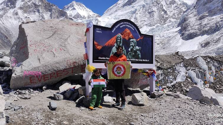 Bhopal's Tiny Trekker Siddhi Mishra becomes the first Indian girl to Conquer Everest Base Camp At 2 And A Half With Mother, Sets World Record abpp Bhopal's Tiny Trekker Conquers Everest Base Camp At 2 And A Half With Mother, Sets Record