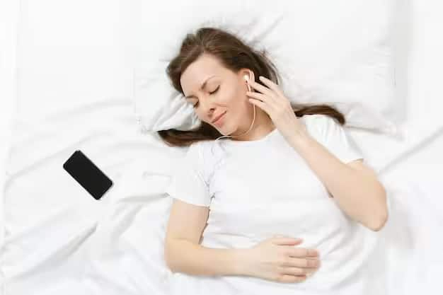 health-mobile-phone-near-pillow-can-cause-brain-cancer Cancer Risk: જો તમે પણ માથા પાસે ફોન રાખીને સુતા હોય તો ચેતીજજો, થઈ શકે છે બ્રેન કેન્સર