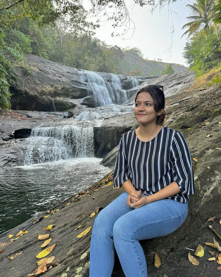 அபர்ணாவும் தீபக்கும் ஒன்றாக இணைந்து நடித்த மனோகரம் படத்திற்கு பின், இருவரும் பாலி சென்றதாக தகவல் பரவியது