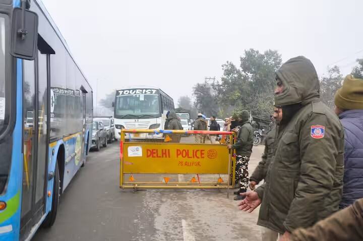 ચૂંટણીની તારીખોની જાહેરાત સાથે જ દેશભરમાં આચારસંહિતા લાગુ થઈ ગઈ છે. જેમાં અનેક પ્રકારની વસ્તુઓ પર પ્રતિબંધ છે.