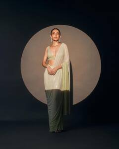 Neha Shetty Traditional Look: చమ్కీల చీరలో మెరిపోతున్న 'డీజే టిల్లు' నేహా శెట్టి - ఇదేం చీరకట్టు రాధిక