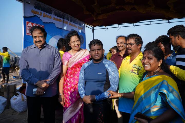 ஆசிய சாதனைப் புத்தகத்திலும் இந்திய சாதனைப் புத்தகத்திலும் இடம் பெற்றுள்ளார். இது சார்ந்த சான்றிதழைக் கண்காணிப்பாளர் குழு வழங்கியது.
