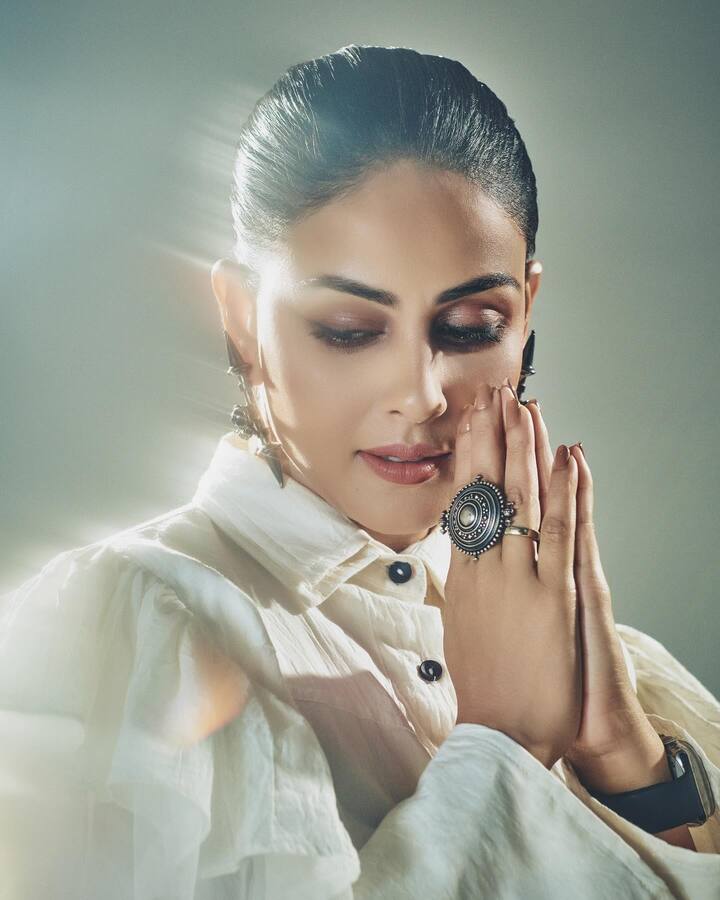 सोशल मीडियावर दोघेही सक्रीय आहेत. दोघांचाही मोठा चाहतावर्ग आहे. सोशल मीडियावर नेहमीच ते एकमेकांसोबतचे फोटो आणि व्हिडीओ शेअर करत असतात. (photo:geneliad/ig)