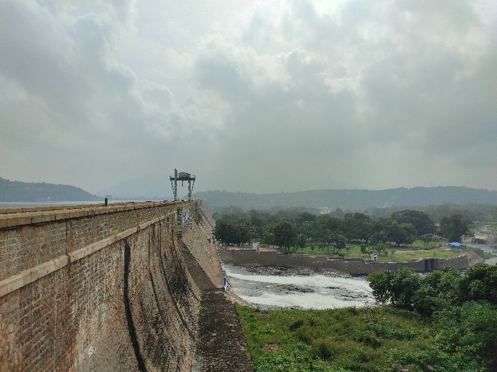Mettur Dam : மேட்டூர் அணையின் நீர்வரத்து 16 கன அடியில் இருந்து 5 கன அடியாக சரிந்தது