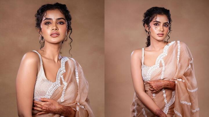 Anupama Parameswaran:ప్రస్తుతం టిల్లు స్క్వేర్‌ సక్సెస్‌ జోష్‌లో ఉన్న అనుపమ తాజాగా సోషల్‌ మీడియాలో దర్శనం ఇచ్చింది. సినిమాలో ఓ రేంజ్‌లో గ్లామర్‌ సో చేసిన ఆమె తాజాగా ట్రెడిషనల్‌ లుక్‌లో ఆకట్టుకుంది.