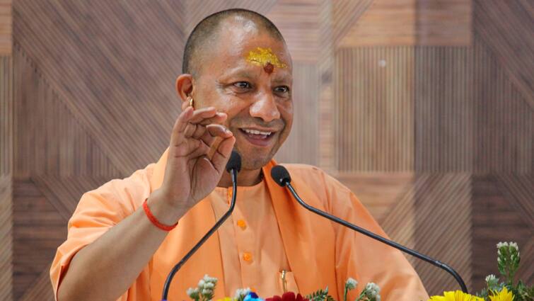 UP Lok sabha elections 2024 CM Yogi Adityanath will reach Varanasi for BJP election campaign ann UP Lok Sabah Elections 2024: लोकसभा चुनाव के बीच आज वाराणसी पहुंचेंगे CM योगी, काशी कोतवाल और बाबा विश्वनाथ का लेंगे आशीर्वाद