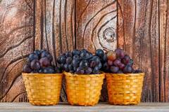 Health: લાલ દ્રાશ ખાવાના આ છે ફાયદા, જાણીને તમે પણ આજથી જ શરૂ કરી દેશો ખાવાનું