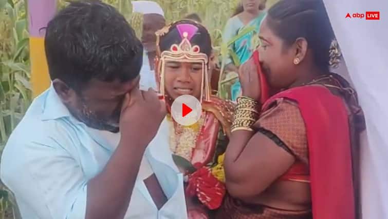 Parents breaks into tears during daughter vidaai  emotional video goes viral Emotional Video: विदाई के समय इमोशनल हुआ परिवार, बेटी से लिपटकर खूब रोए मां-बाप