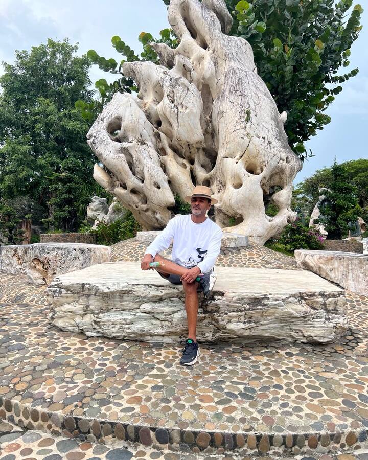 प्रभू देवा वाढदिवस: आपल्या नृत्याने मनोरंजन विश्वात विशेष ठसा उमटवणारे प्रसिद्ध कोरिओग्राफर प्रभू देवा त्यांचा 51 वा वाढदिवस साजरा करत आहेत. (photo:prabhudevaofficial/ig)