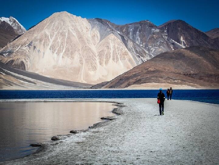 इस पूरे पैकेज में आपको ट्रैवल इंश्योरेंस का लाभ मिलेगा. सैलानियों को एक दिन के लिए नुब्रा में कल्चरल शो में भी हिस्सा लेने का मौका मिलेगा. सभी यात्रियों की सुरक्षा के लिए ऑक्सीजन सिलेंडर भी मिलेगा.