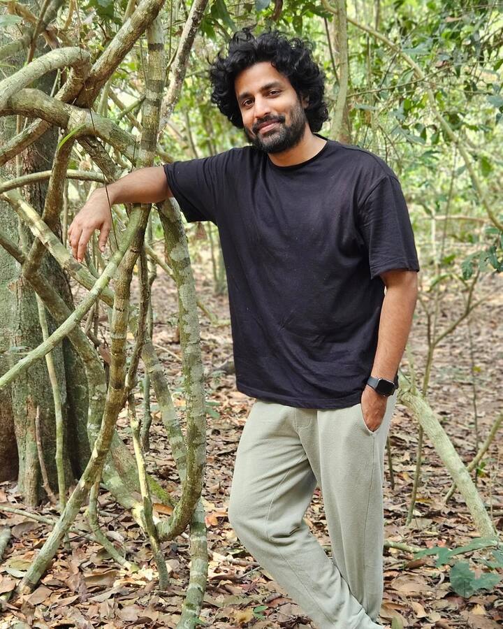 மலர்வாடி ஆர்ட்ஸ் க்ளப் படத்தின் மூலம் தீபக் பரம்போலும் ஞான் பிரகாஷன் படத்தின் மூலம் அபர்ணா தாஸும் திரையுலகில் அறிமுகமாகியுள்ளனர் என்பது குறிப்பிடத்தக்கது.