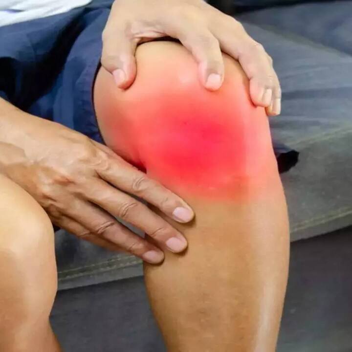 Joints Pain : ਵਧਦੀ ਉਮਰ ਦੇ ਨਾਲ ਗੋਡਿਆਂ ਦਾ ਦਰਦ ਪਰੇਸ਼ਾਨ ਕਰਨ ਲੱਗਦਾ ਹੈ। ਕੋਈ ਵਿਅਕਤੀ ਆਸਾਨੀ ਨਾਲ ਉੱਠ ਜਾਂ ਬੈਠ ਨਹੀਂ ਸਕਦਾ ਅਤੇ ਇੱਕ ਵਾਰ ਬੈਠਣ ਤੋਂ ਬਾਅਦ, ਉਸ ਦਾ ਉੱਠਣਾ ਮੁਸ਼ਕਲ ਹੋ ਜਾਂਦਾ ਹੈ।