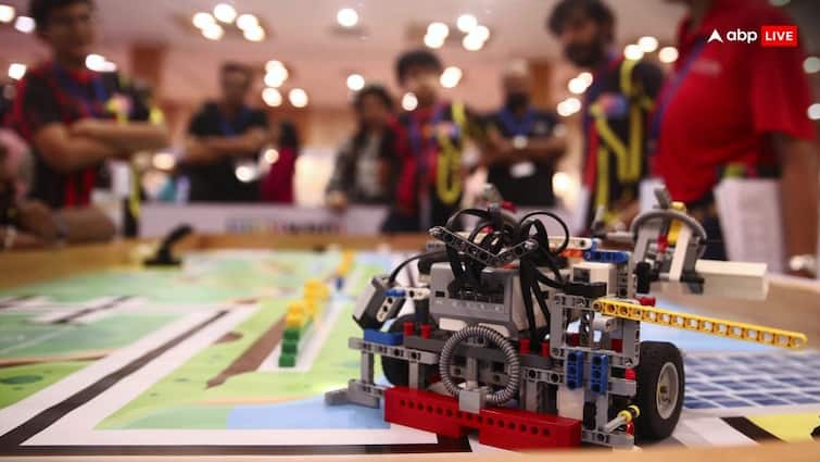 Pakistan Hindu Refugees Students participate IIT Delhi Engineering Tech Fest Tryst 2024 Competition made Robot Pakistan Hindu Refugees: पाकिस्तान से भागकर आए हिंदू शरणार्थी, भारत में मिला मौका तो कर दिया ऐसा काम, रौशन हो रहा देश का नाम