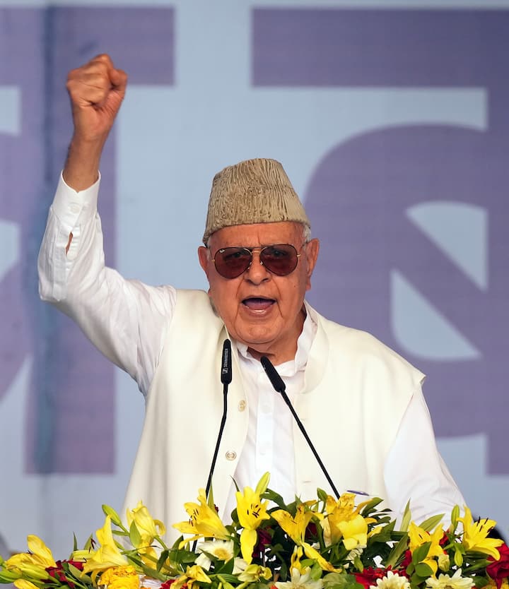 अब्दुल्ला ने 2014 के चुनाव में फिर से श्रीनगर लोकसभा सीट से चुनाव लड़ा लेकिन पीपुल्स डेमोक्रेटिक पार्टी के उम्मीदवार तारिक हमीद कर्रा से हार गए. कर्रा ने 2017 में लोकसभा से इस्तीफा दे दिया, जिसके कारण श्रीनगर संसदीय सीट पर उपचुनाव हुआ, जिसे अब्दुल्ला ने पीडीपी उम्मीदवार नज़ीर अहमद खान को हराकर जीता. फारूक ने 2019 में फिर से चुनाव जीता.