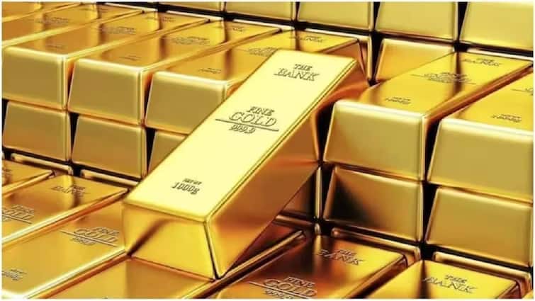 Gold Prices hits another record reaches new lifetime high on wednesday Gold Prices: नए रिकॉर्ड स्तर पर पहुंचा सोना, 70 हजार रुपये से अब बस चंद कदम दूर