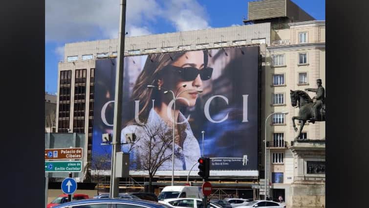 El enorme cartel publicitario de Alia Bhatt en España para Gucci divide Reddit