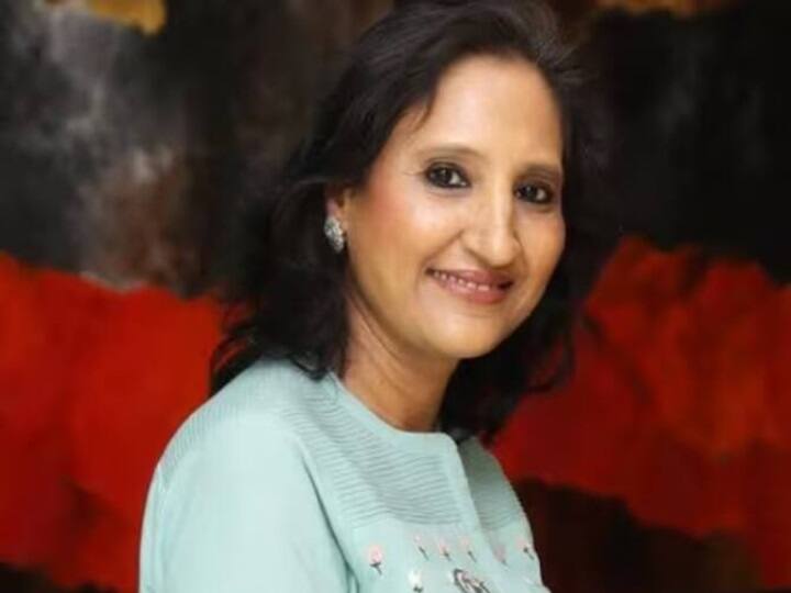 दिग्गज निवेशक राकेश झुनझुनवाला की पत्नी रेखा झुनझुनवाला इस लिस्ट में दूसरे स्थान पर हैं उनकी नेट वर्थ 8.5 बिलियन डॉलर है.