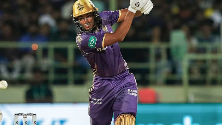 आपको बता दें कि कोलकाता नाइट राइडर्स ने दिल्ली कैपिटल्स को 106 रनों के बड़े अंतर से हरा दिया.  इस जीत के बाद कोलकाता नाइट राइडर्स अंक तालिका में टॉप पर पहुंच गई है.  अब केकेआर के 3 मैचों में 6 अंक हैं.  (फोटो क्रेडिट: सोशल मीडिया)