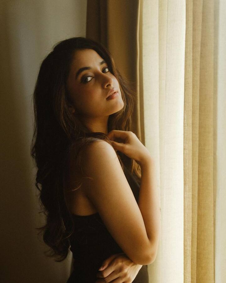 இவர் 2019 ஆம் ஆண்டு வெளியான ஓந்த் கதே ஹெல்லா என்ற கன்னடா திரைப்படத்தின் மூலம் அறிமுகமானார்..