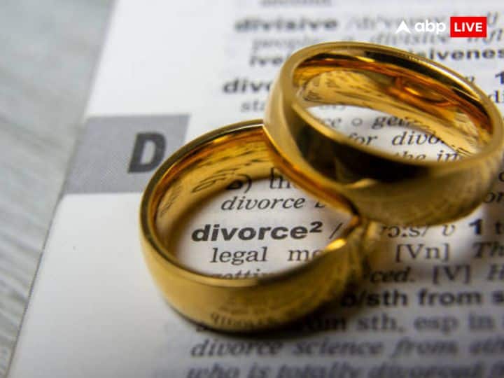 कई बार शादी के बाद पति पत्नी की नहीं बनती, लव मैरिज होने के बावजूद भी दोनों का एक साथ रहना मुश्किल हो जाता है,  छोटी मोटी बातें बड़ी बन जाती हैं और आपका रिश्ता टूटने की कागार पर आ जाता है. इन सब बातों की वजह होते हैं आपके ग्रह.