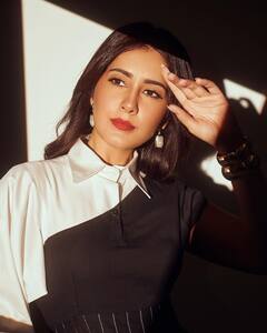 Raashi Khanna Photos: బ్లాక్‌ అండ్‌ వైట్‌ డ్రెస్‌లో ఫిదా చేస్తున్న రాశీ ఖన్నా - మోడ్రన్‌ మాస్టర్‌ పీస్‌లా ఉంది కదా!