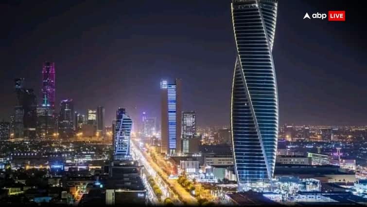 Saudi Arabia gets immense success in tourism Mohammed bin Salman vision 2030 is becoming successful 'सऊदी ने तोड़ दिए कमाई के सारे रिकॉर्ड,' तेल को साइड कर प्रिंस ने चला नया दांव, हो गया सफल