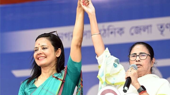 West Bengal CM Mamata Banerjee also joined Mahua Moitra in her rally on March 31, the day she kickstarted her Lok Sabha campaigning. (Image Source:X/@MahuaMoitra)