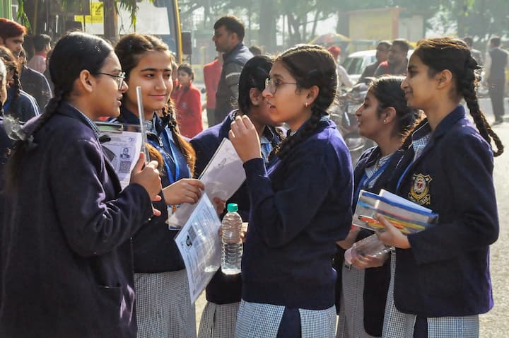 यह मामला अभी कोर्ट में है. याचिका दाखिल करने वाले वकील पंकज सिन्हा ने कोर्ट से इस संबंध में जल्द दिशा-निर्देश जारी करने का आग्रह किया है.