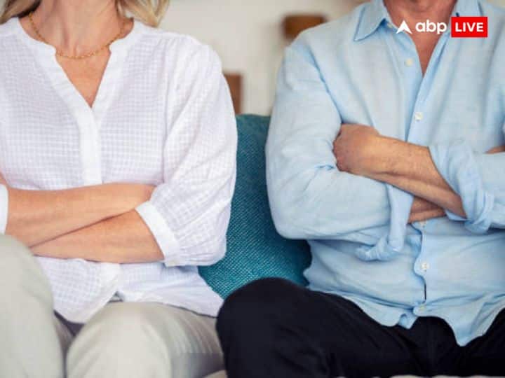 राहु, शनि क्रूर ग्रह हैं. ये दोनों ग्रह अशांति पैदा करते हैं. मंगल और राहु अगर एक साथ आते हैं तो इंसान भोगी बनता है. इससे लाइफ में परेशानियां आने लगती है.शनि और राहु की युति से पिशाच योग बनता है. ज्योतिष शास्त्र में इसे महाविनाशकारी माना जाता है.