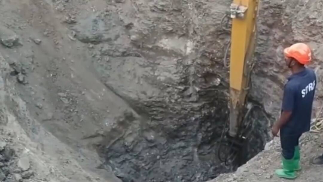 Karnataka Borewell Lachayan 2-Year-Old Boy Gets Trapped In 16-Ft-Deep Borewell, Rescue Ops On For 16 Hours Karnataka: 2-Year-Old Boy Gets Trapped In 16-Ft-Deep Borewell, Rescue Ops On For 16 Hours