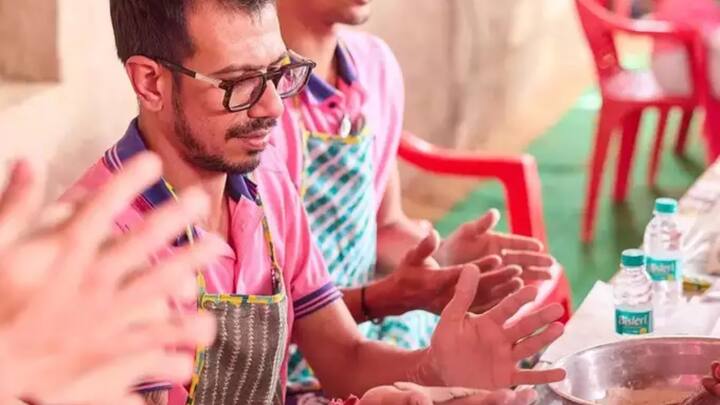 युजवेंद्र चहल मैकेनिक का काम करने के अलावा रोटियां बनाते भी नजर आए.