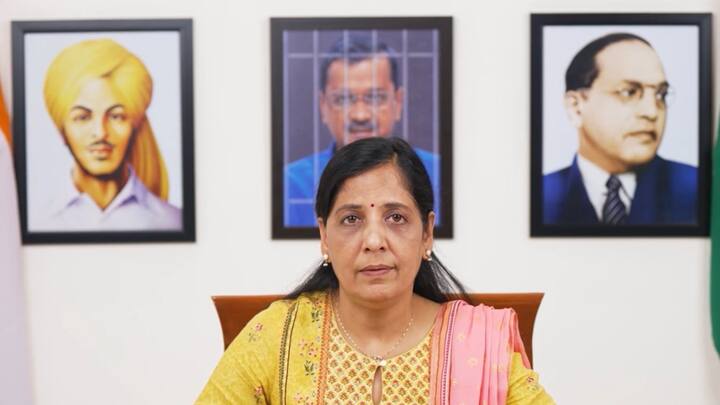 इस वीडियो में अरविंद केजरीवाल की सलाखों के पीछे वाली तस्वीर बाबा साहेब अंबेडकर और शहीद भगत के बीच दिख रही है.