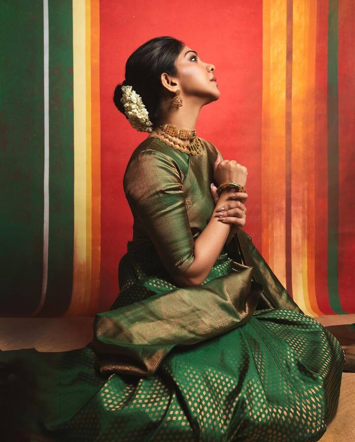 இதுபோக, கவண் படத்தில் வரும் ஹாப்பி நியூ இயர் எனும் பாடலிலும் இவர் குரலை கேட்க முடியும்