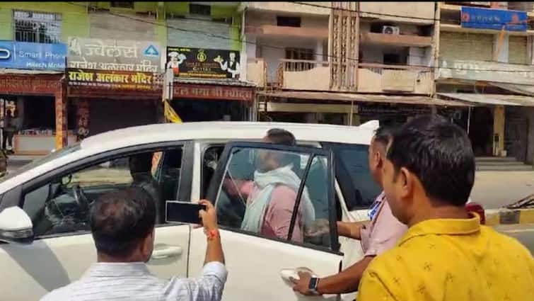 Surajpur Anti Corruption Bureau caught taking bribe Patwari Ramgopal Sahu ann रिश्वत लेते पटवारी को रंगे हाथ दबोचा, पांच हजार में तय हुआ सौदा, एसीबी टीम ने की कार्रवाई
