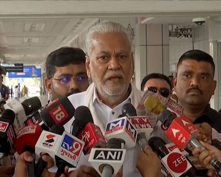 While returning from Delhi, Parshottam Rupala made a big claim, he said this to the media all cast people support me, watch the video દિલ્લીથી પરત ફરતા જ પરશોત્તમ રૂપાલાનો મોટો દાવો, મીડિયા સમક્ષ કરી આ વાત,જુઓ વીડિયો