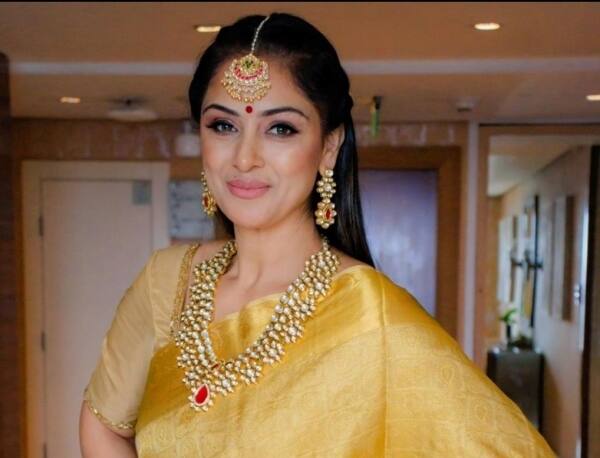 90ஸ் கிட்ஸ்களின் கனவு கன்னி சிம்ரன் இன்று தனது பிறந்தநாளை கொண்டாடுகிறார். 