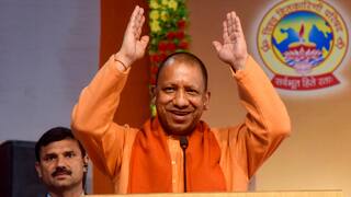 UP Lok Sabha Elections 2024 CM Yogi Adityanath reach Varanasi meet bjp  workers ann | UP Lok Sabha Election 2024: लोकसभा चुनाव के बीच काशी पहुंचे  सीएम योगी, काशी विश्वनाथ मंदिर और